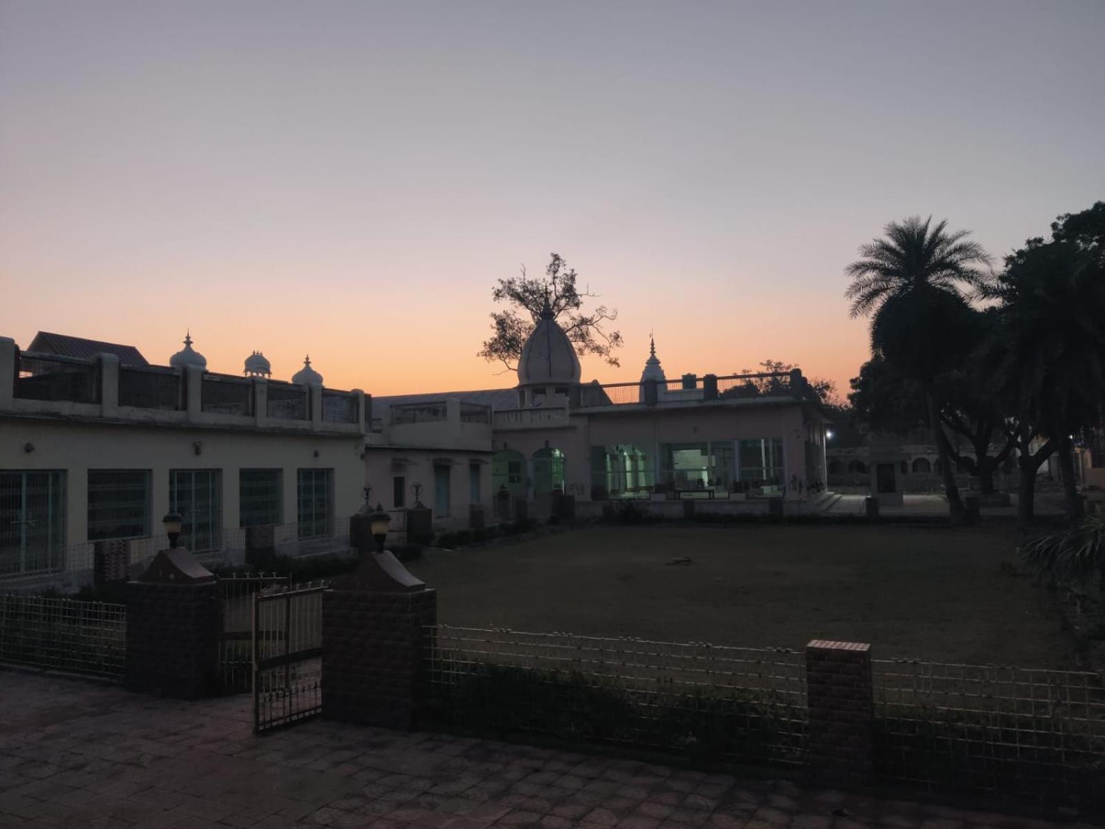 Готель Shree Krishna Bhakti Ashram Вріндаван Екстер'єр фото
