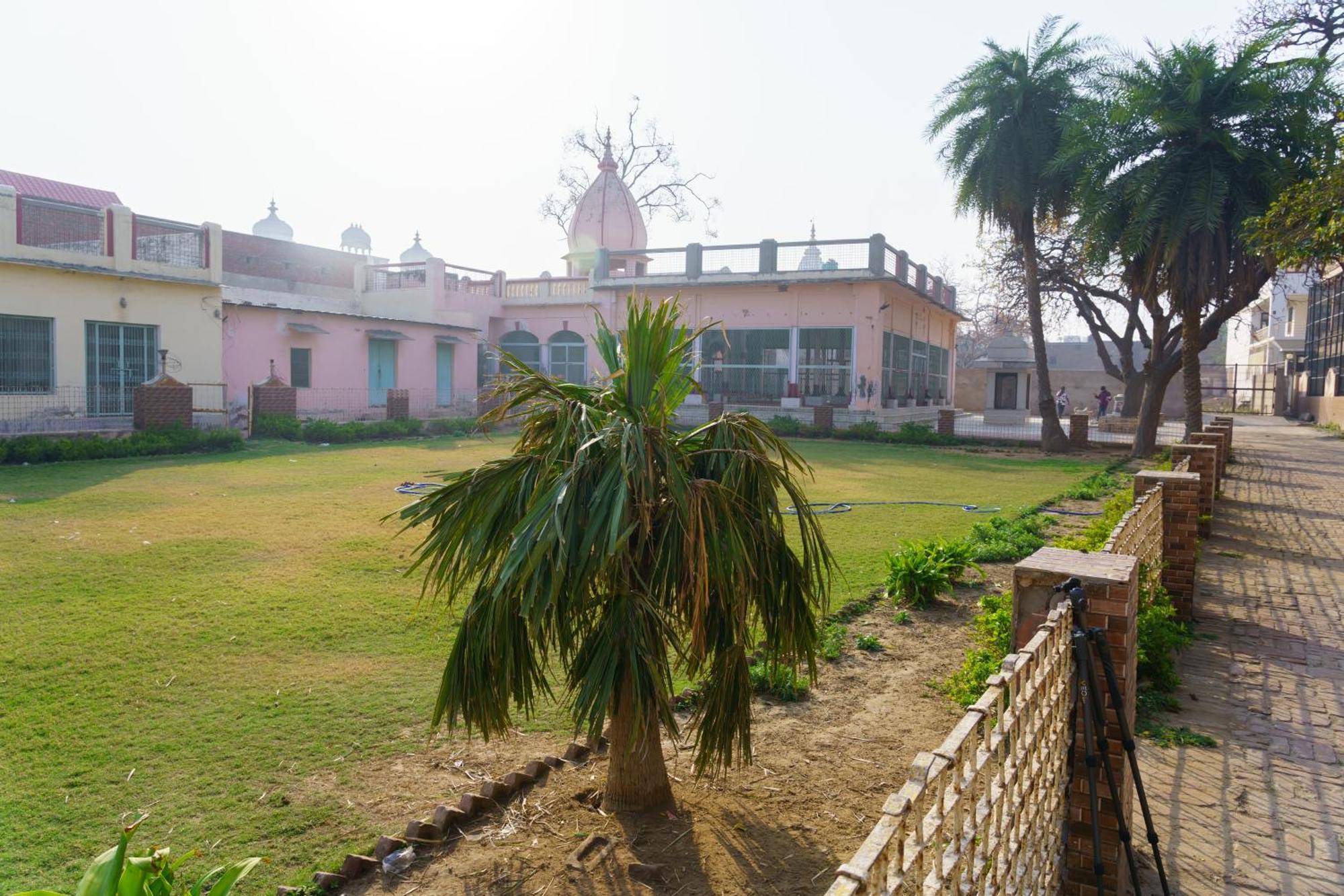 Готель Shree Krishna Bhakti Ashram Вріндаван Екстер'єр фото