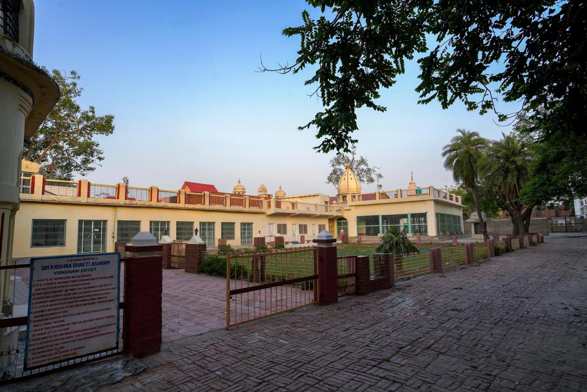 Готель Shree Krishna Bhakti Ashram Вріндаван Екстер'єр фото